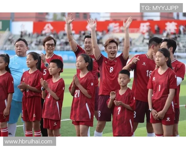 香港足球明星队成员齐聚一堂展现风采助力足球事业发展